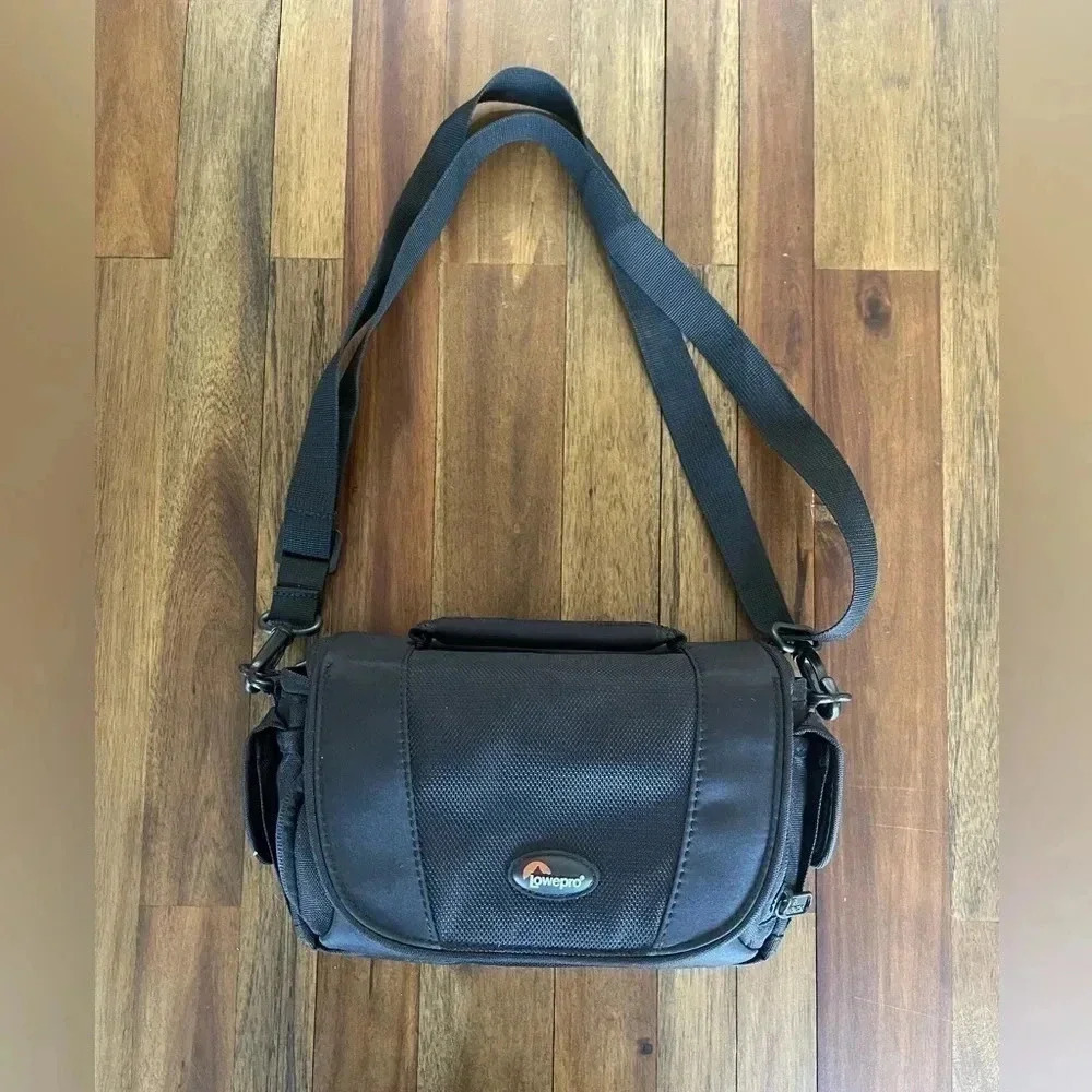 Lowepro edit 130 black camera case